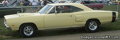 1969 Dodge Coronet R/T. Photo from 2000 Mopar Nationals - Columbus, Ohio.