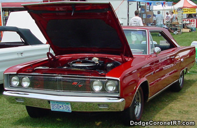 1967 Dodge Hemi Coronet R/T. Photo from 2002 Tri State Chrysler Classic - Hamilton, Ohio.